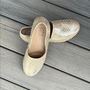 Naturalizer Women's Cream Loafers